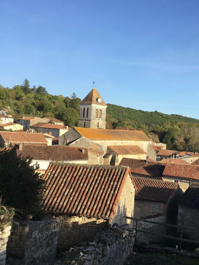 Bed and Breakfast La Vieille Maison Rose Nanteuil-en-Vallee Экстерьер фото