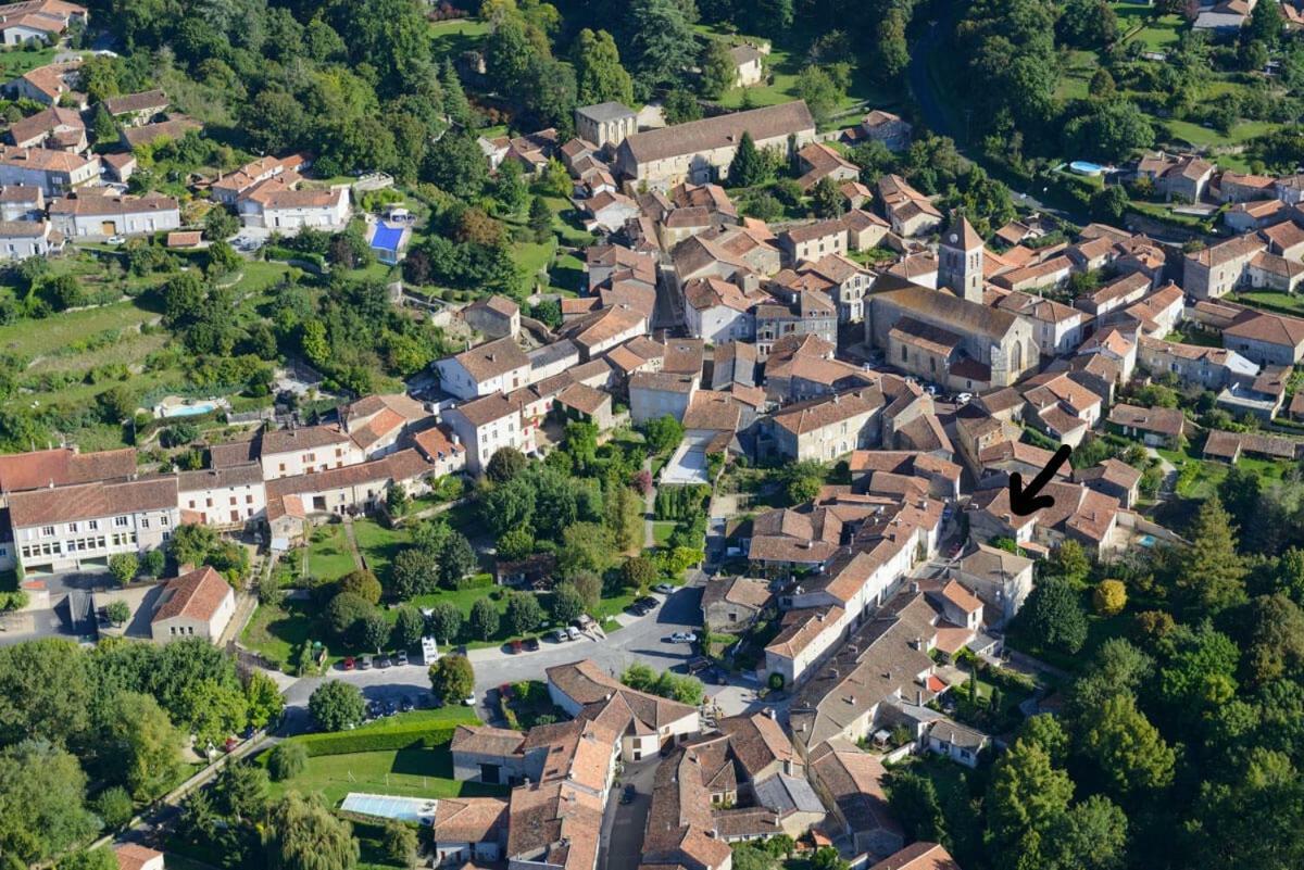 Bed and Breakfast La Vieille Maison Rose Nanteuil-en-Vallee Экстерьер фото