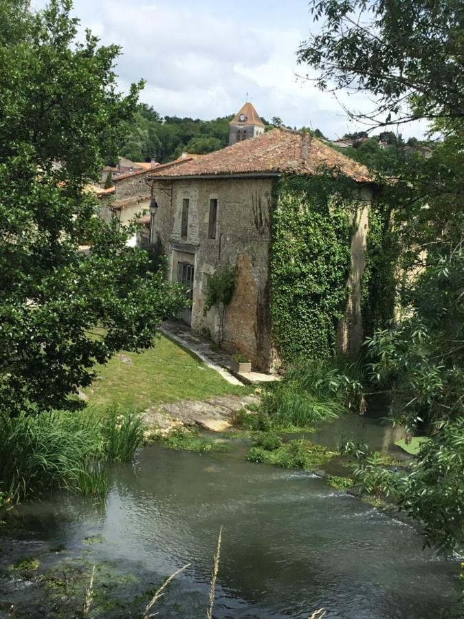 Bed and Breakfast La Vieille Maison Rose Nanteuil-en-Vallee Экстерьер фото